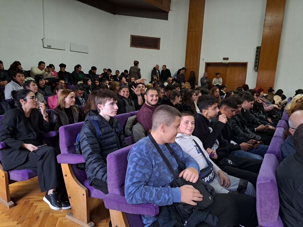 Склуптурна композиция "Земляците" 2
