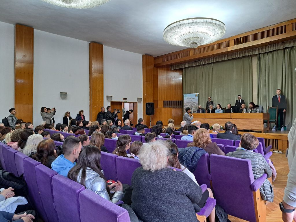 Склуптурна композиция "Земляците" 3